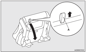 1. While supporting the seat with your hand, lower the seat while pulling the