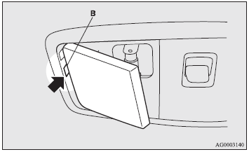 ● When installing the lens, align the hooks (B) to the holes in the vehicle body.