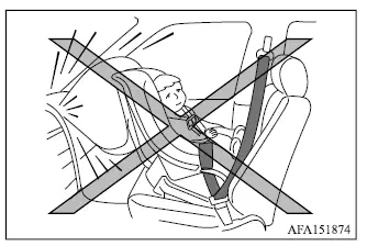 Mitsubishi Outlander rear-facing child restraint safety and airbag warning illustration